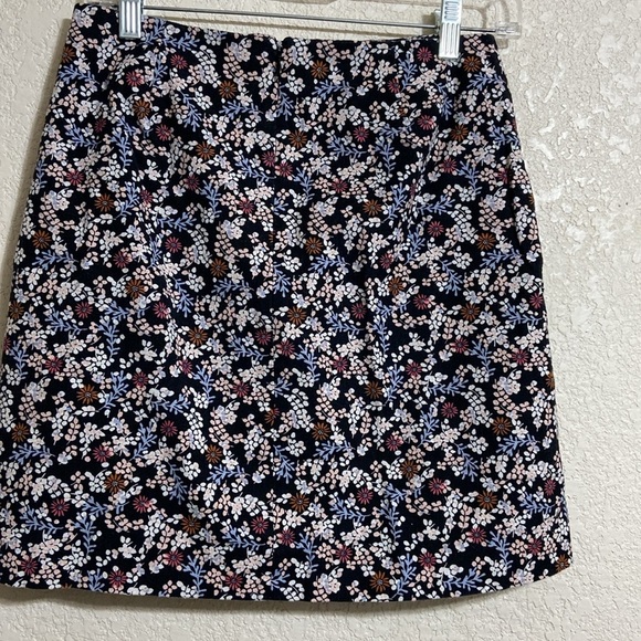 ANN TAYLOR LOFT SKIRT - Picture 6 of 9
